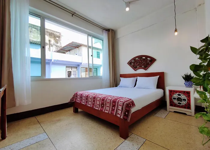 Lumphini 9 Haven Urban Retreat Bright Room